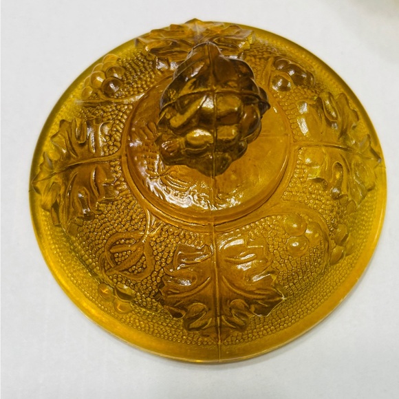 Vintage candy dish, covered & footed.  Amber color is great. Grape harvest. - Picture 5 of 6